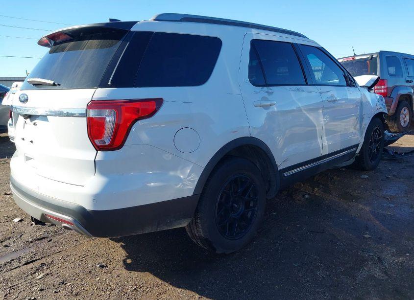 Photo 4 of 2017 Ford Explorer XLT (VIN 1FM5K7D85HGB78610)