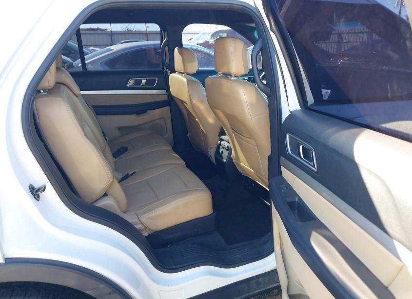 Photo 8 of 2017 Ford Explorer XLT (VIN 1FM5K7D85HGB78610)