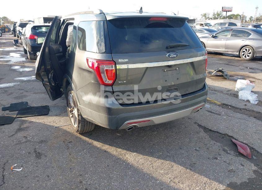Photo 3 of 2017 Ford Explorer XLT (VIN 1FM5K7D85HGD02505)