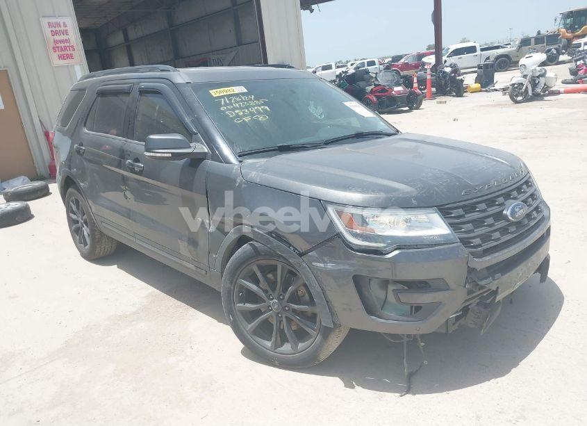 2017 Ford Explorer XLT (VIN 1FM5K7D85HGD53499) main photo