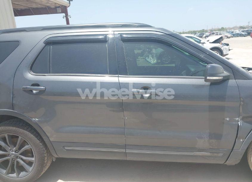 Photo 14 of 2017 Ford Explorer XLT (VIN 1FM5K7D85HGD53499)