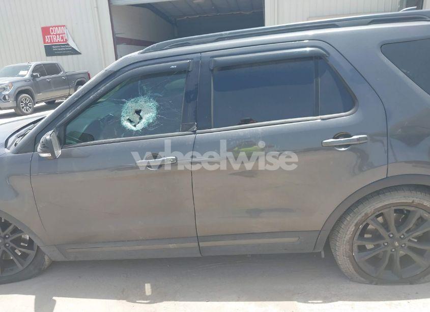 Photo 15 of 2017 Ford Explorer XLT (VIN 1FM5K7D85HGD53499)