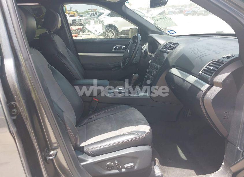 Photo 5 of 2017 Ford Explorer XLT (VIN 1FM5K7D85HGD53499)