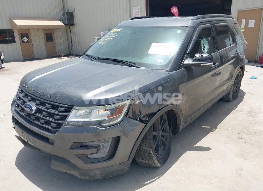 Photo 6 of 2017 Ford Explorer XLT (VIN 1FM5K7D85HGD53499)