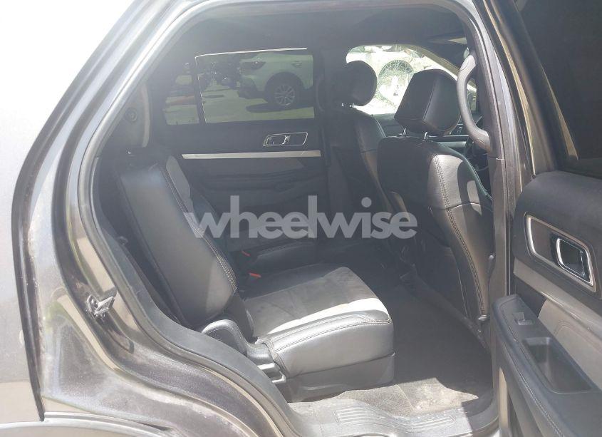 Photo 8 of 2017 Ford Explorer XLT (VIN 1FM5K7D85HGD53499)