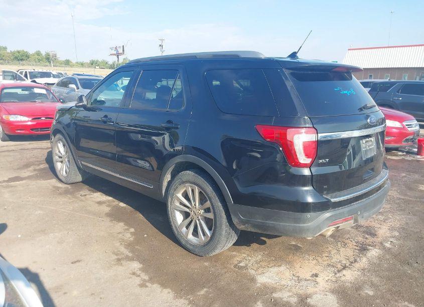 Photo 3 of 2018 Ford Explorer XLT (VIN 1FM5K7D85JGA03053)
