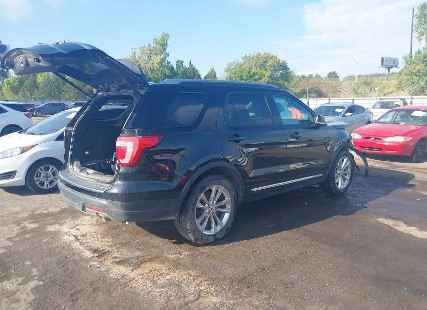 Photo 4 of 2018 Ford Explorer XLT (VIN 1FM5K7D85JGA03053)