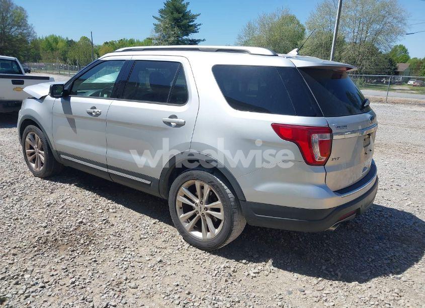 Photo 3 of 2018 Ford Explorer XLT (VIN 1FM5K7D85JGC22000)