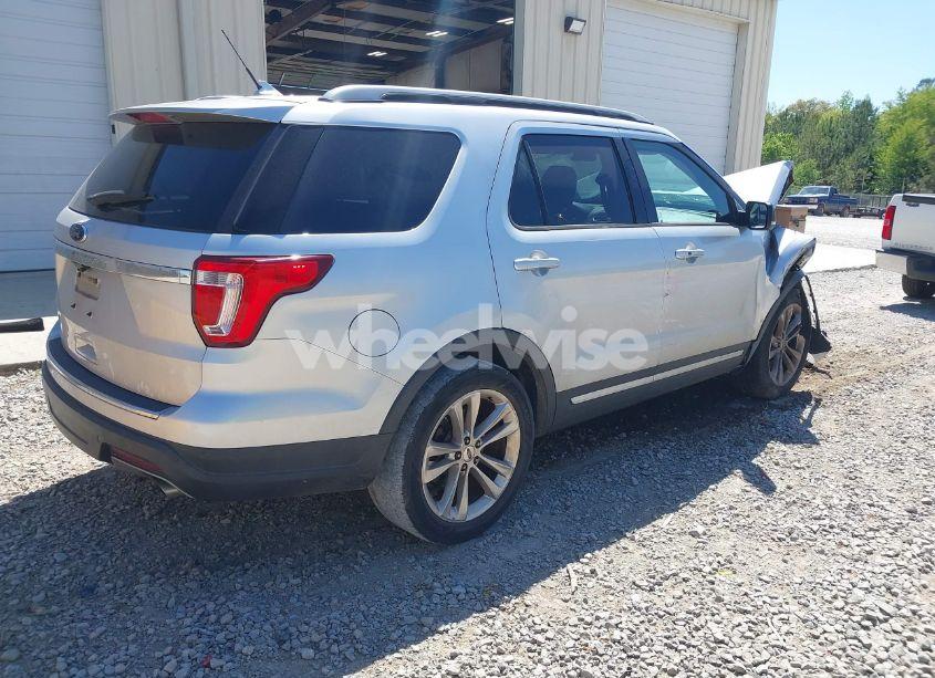 Photo 4 of 2018 Ford Explorer XLT (VIN 1FM5K7D85JGC22000)