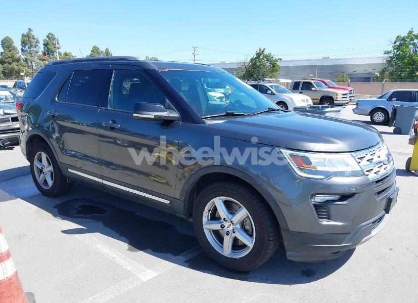 2018 Ford Explorer XLT (VIN 1FM5K7D85JGC55627) main photo