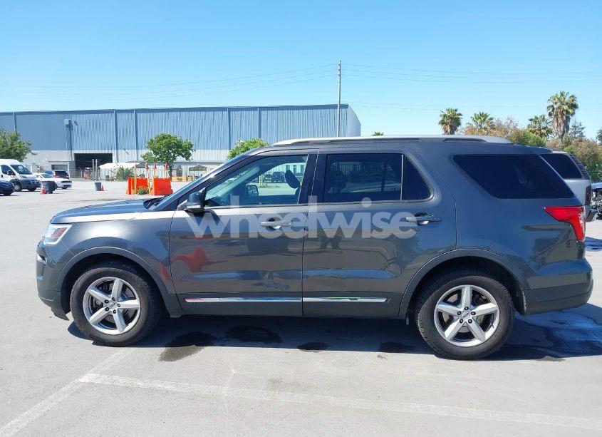 Photo 14 of 2018 Ford Explorer XLT (VIN 1FM5K7D85JGC55627)