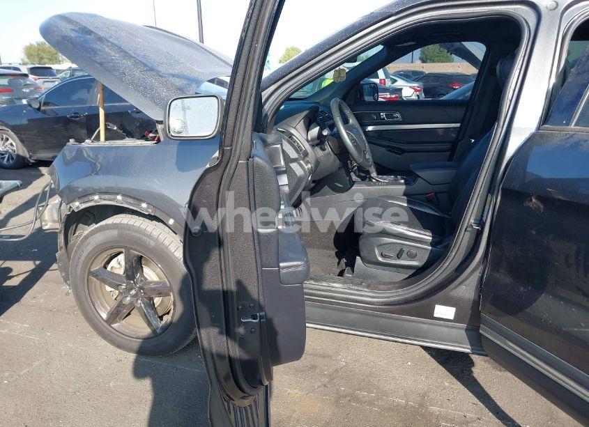 Photo 5 of 2019 Ford Explorer XLT (VIN 1FM5K7D85KGA09761)