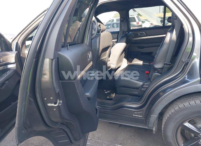 Photo 8 of 2019 Ford Explorer XLT (VIN 1FM5K7D85KGA09761)