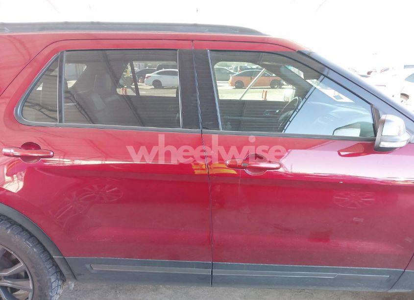 Photo 13 of 2019 Ford Explorer XLT (VIN 1FM5K7D85KGB34906)