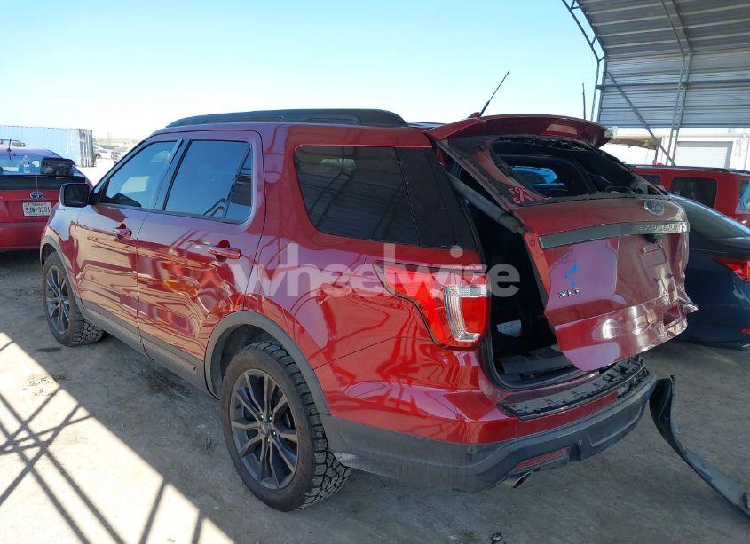Photo 3 of 2019 Ford Explorer XLT (VIN 1FM5K7D85KGB34906)