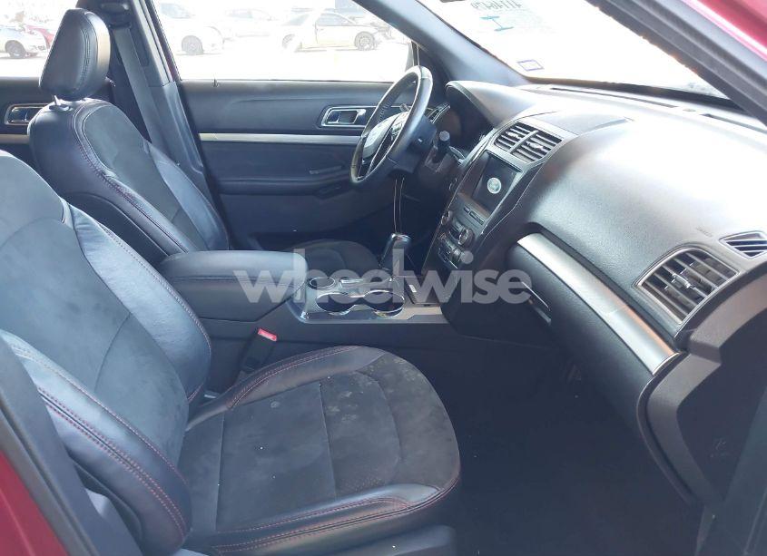 Photo 5 of 2019 Ford Explorer XLT (VIN 1FM5K7D85KGB34906)