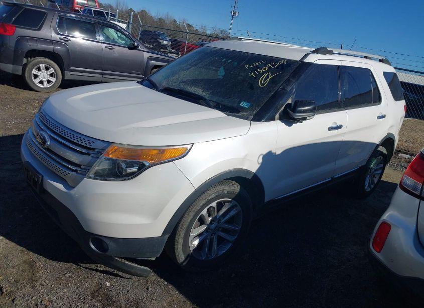 Photo 2 of 2014 Ford Explorer (VIN 1FM5K7D86EGA11815)