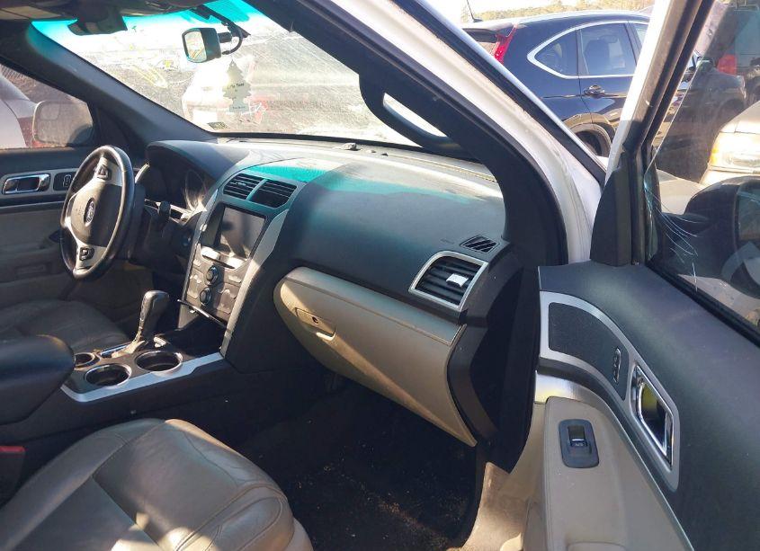 Photo 5 of 2014 Ford Explorer (VIN 1FM5K7D86EGA11815)