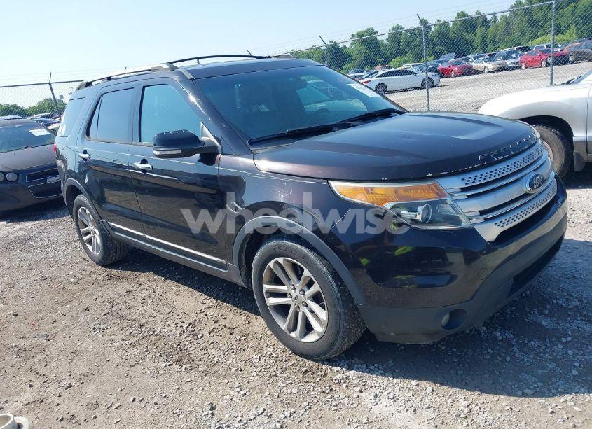 2014 Ford Explorer XLT (VIN 1FM5K7D86EGA27075) main photo
