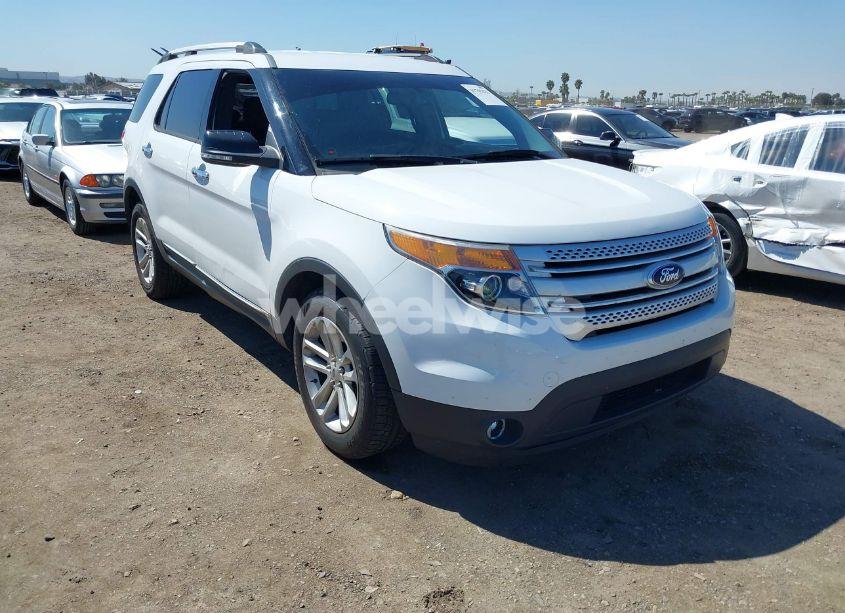 2014 Ford Explorer XLT (VIN 1FM5K7D86EGA64157) main photo