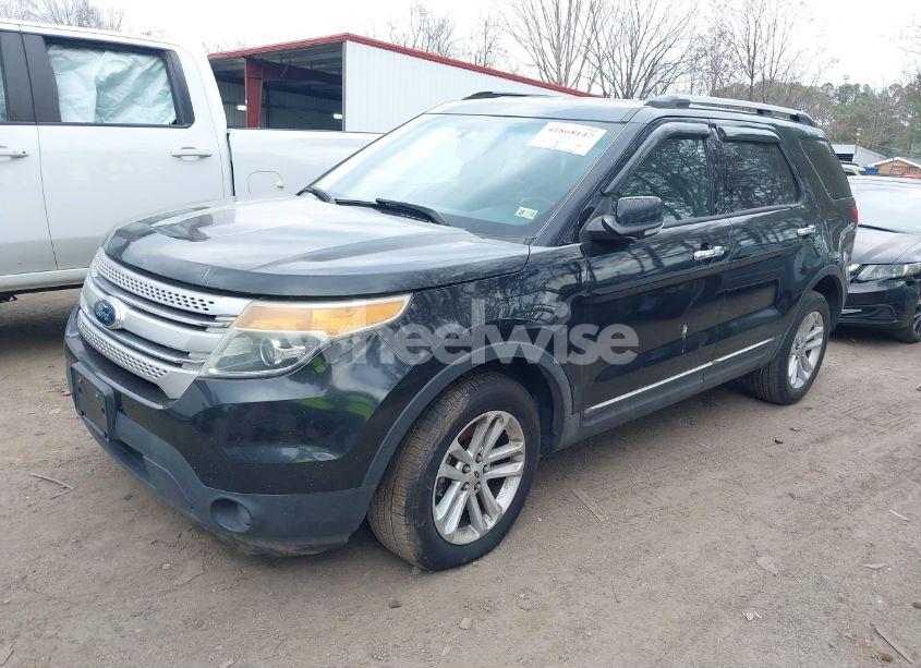 Photo 2 of 2015 Ford Explorer XLT (VIN 1FM5K7D86FGA28924)