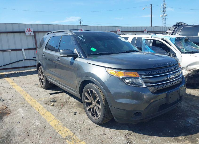 2015 Ford Explorer XLT (VIN 1FM5K7D86FGA38305) main photo