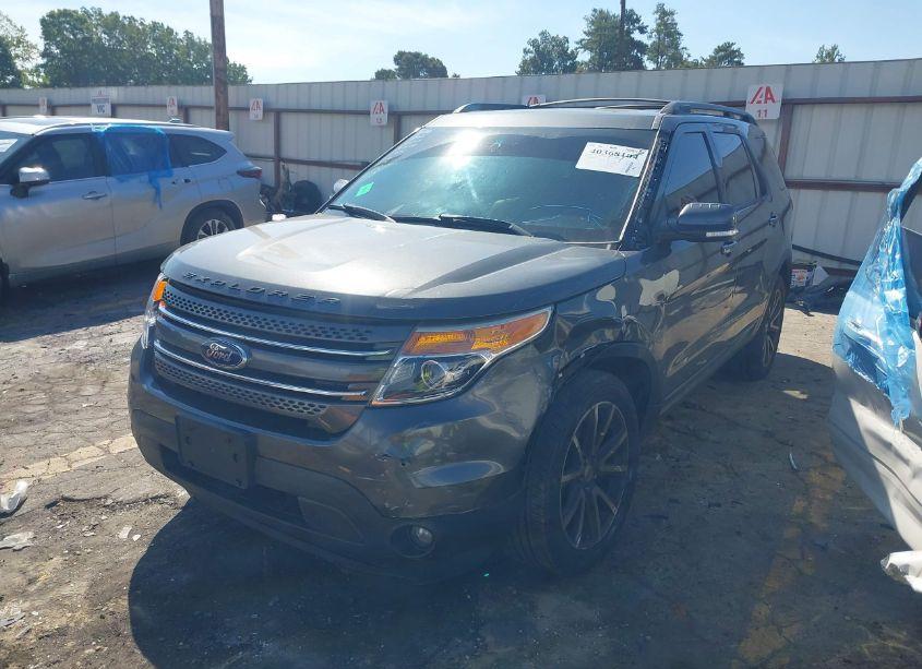Photo 2 of 2015 Ford Explorer XLT (VIN 1FM5K7D86FGA38305)
