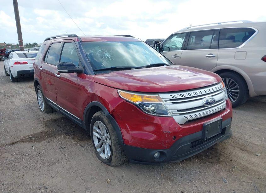 2015 Ford Explorer XLT (VIN 1FM5K7D86FGB18137) main photo