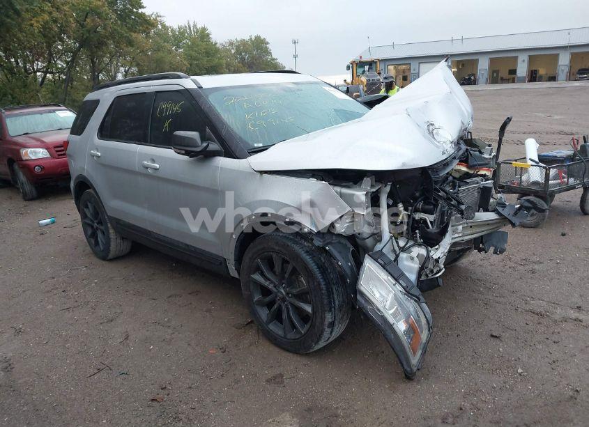 2017 Ford Explorer XLT (VIN 1FM5K7D86HGC99145) main photo