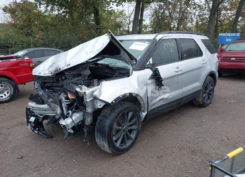 Photo 2 of 2017 Ford Explorer XLT (VIN 1FM5K7D86HGC99145)