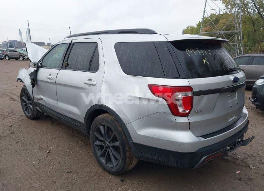 Photo 3 of 2017 Ford Explorer XLT (VIN 1FM5K7D86HGC99145)