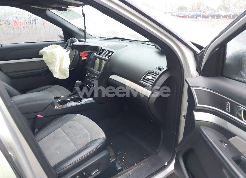 Photo 5 of 2017 Ford Explorer XLT (VIN 1FM5K7D86HGC99145)
