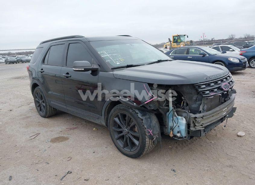 2017 Ford Explorer XLT (VIN 1FM5K7D86HGD02416) main photo