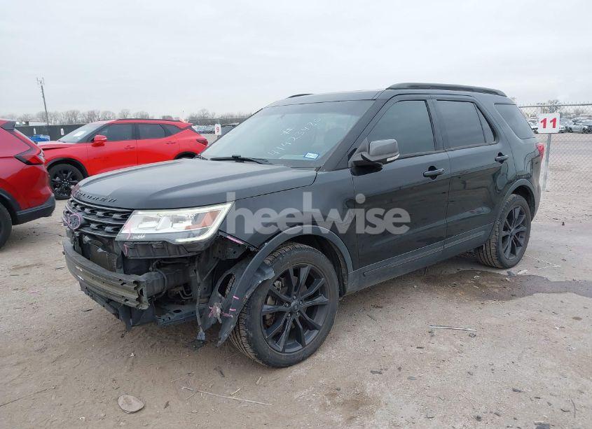 Photo 2 of 2017 Ford Explorer XLT (VIN 1FM5K7D86HGD02416)