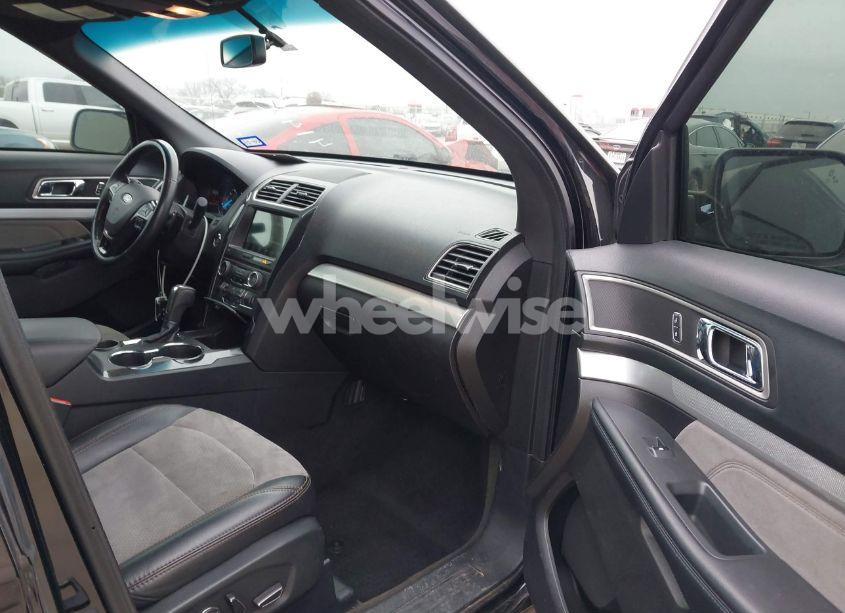 Photo 5 of 2017 Ford Explorer XLT (VIN 1FM5K7D86HGD02416)