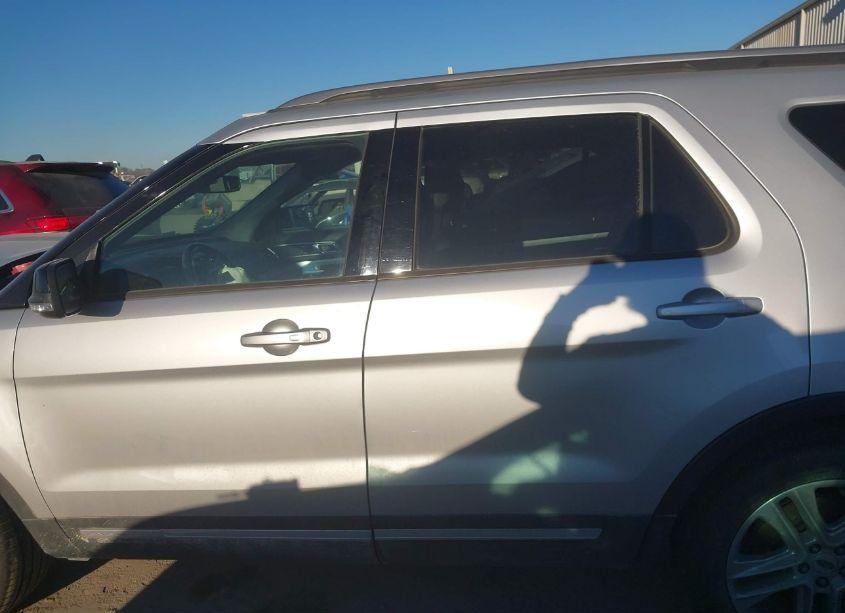 Photo 14 of 2017 Ford Explorer XLT (VIN 1FM5K7D86HGD39966)