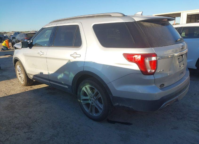 Photo 3 of 2017 Ford Explorer XLT (VIN 1FM5K7D86HGD39966)