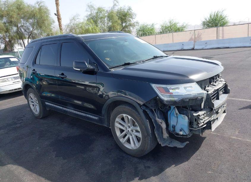 2017 Ford Explorer XLT (VIN 1FM5K7D86HGE42689) main photo