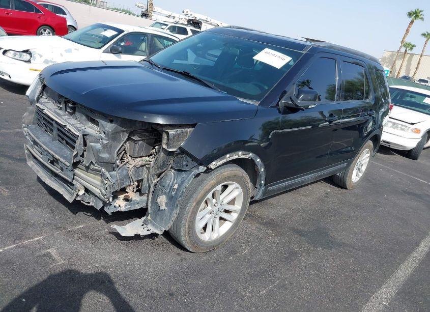 Photo 2 of 2017 Ford Explorer XLT (VIN 1FM5K7D86HGE42689)