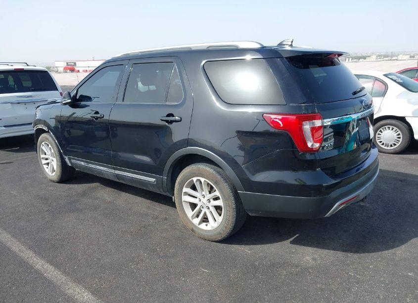 Photo 3 of 2017 Ford Explorer XLT (VIN 1FM5K7D86HGE42689)