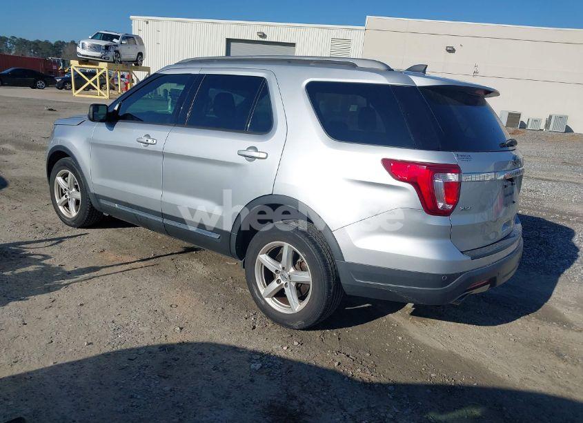 Photo 3 of 2018 Ford Explorer XLT (VIN 1FM5K7D86JGA95905)