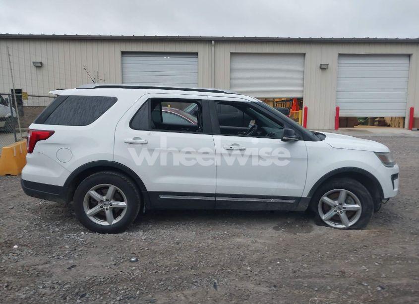Photo 14 of 2018 Ford Explorer XLT (VIN 1FM5K7D86JGB46027)