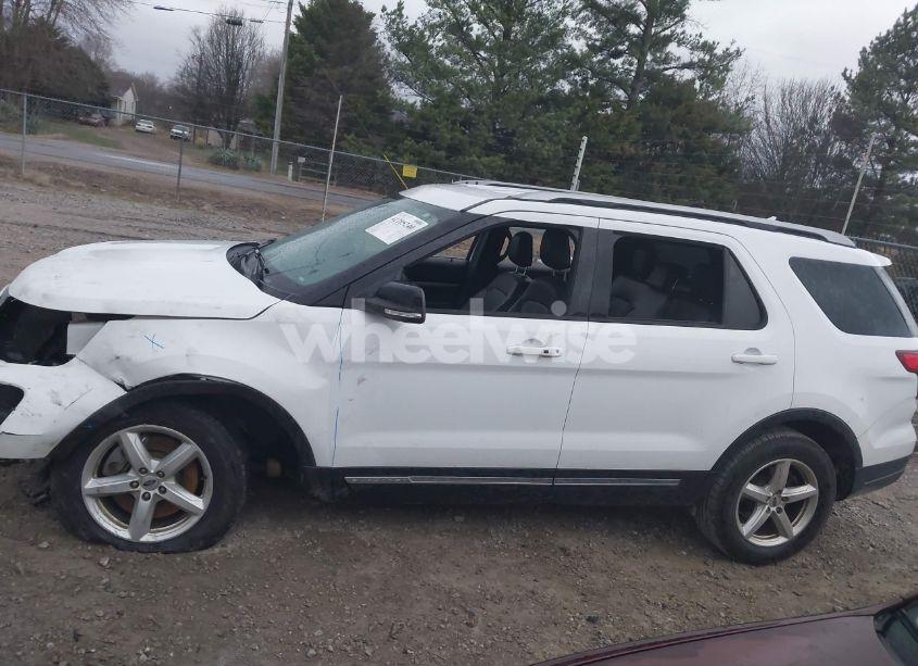 Photo 15 of 2018 Ford Explorer XLT (VIN 1FM5K7D86JGB46027)