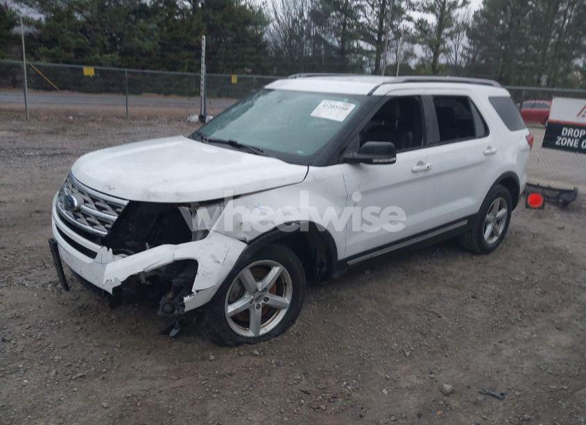 Photo 2 of 2018 Ford Explorer XLT (VIN 1FM5K7D86JGB46027)