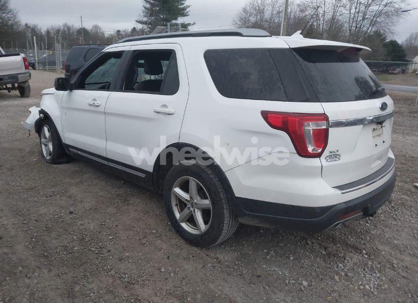 Photo 3 of 2018 Ford Explorer XLT (VIN 1FM5K7D86JGB46027)