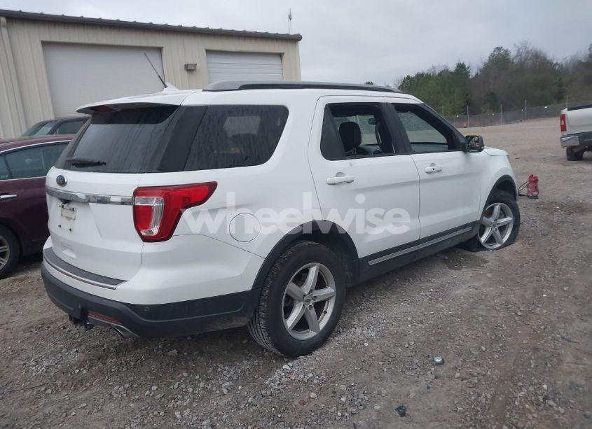 Photo 4 of 2018 Ford Explorer XLT (VIN 1FM5K7D86JGB46027)