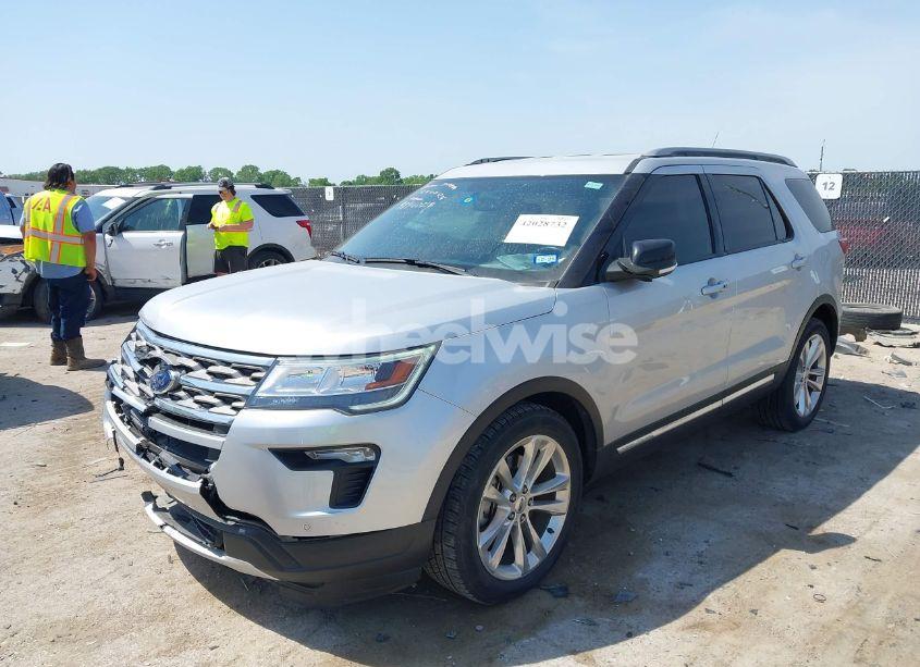 Photo 2 of 2018 Ford Explorer XLT (VIN 1FM5K7D86JGB78363)