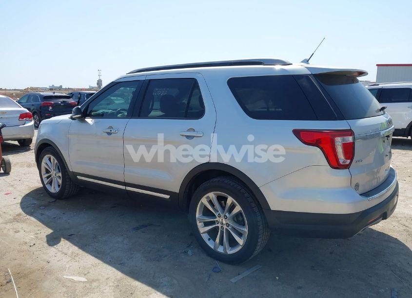 Photo 3 of 2018 Ford Explorer XLT (VIN 1FM5K7D86JGB78363)