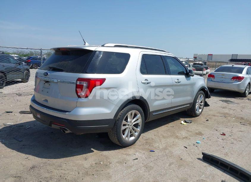 Photo 4 of 2018 Ford Explorer XLT (VIN 1FM5K7D86JGB78363)