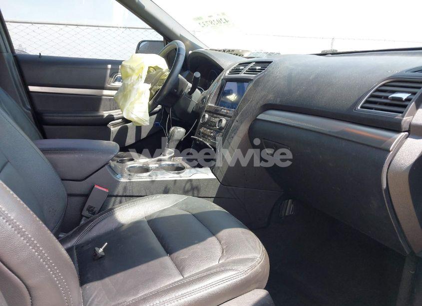 Photo 5 of 2018 Ford Explorer XLT (VIN 1FM5K7D86JGB78363)